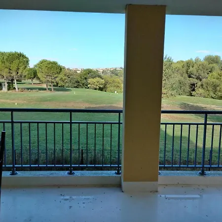 Ξενοδοχείο με διαμερίσματα Deluxe Vue Sur Golf