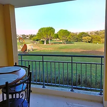 Deluxe Vue Sur Golf 4* Juvignac